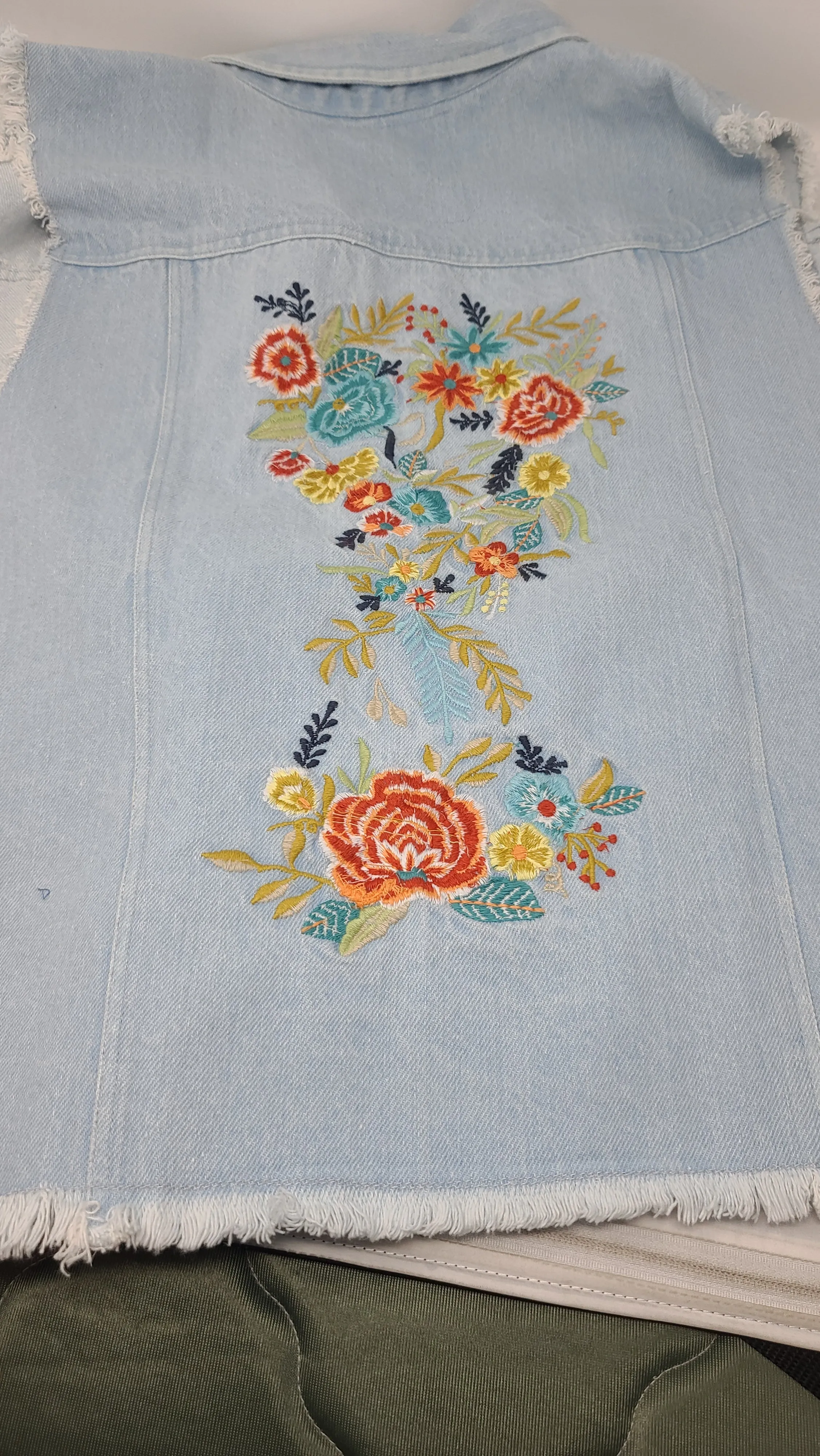 EMBROIDERED DENIM VEST size s